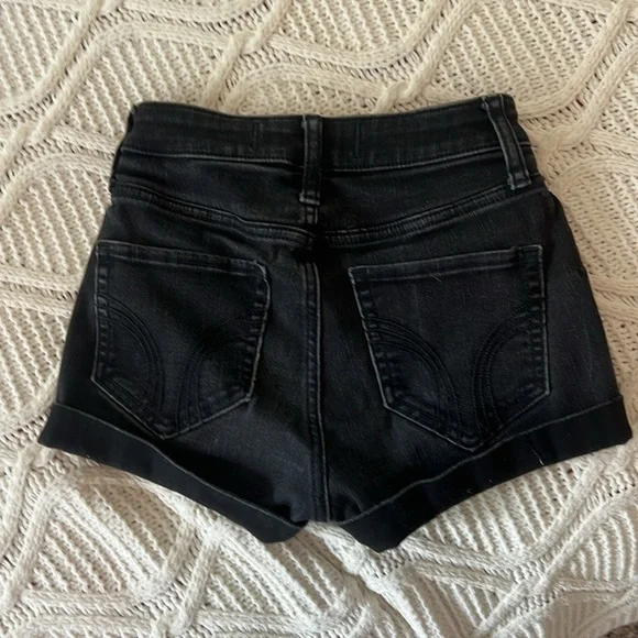 Black High rise shorts - Picture 2 of 3